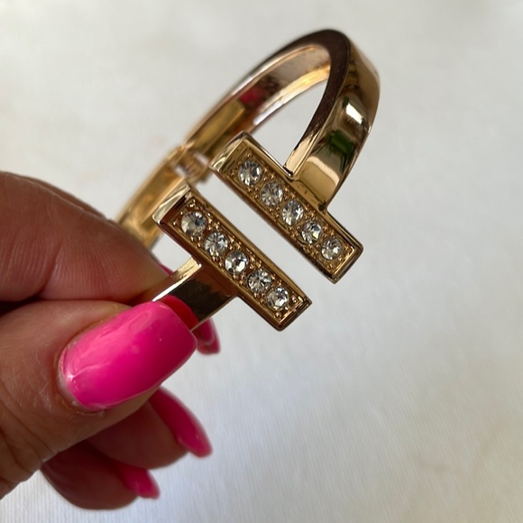 Gorgeous cuff bracelet. - Picture 5 of 6